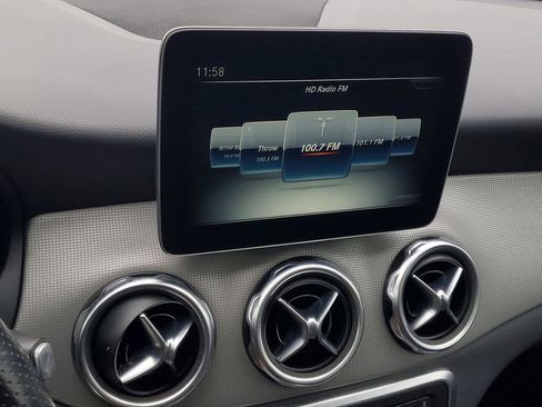 Used 2019 Mercedes-Benz GLA 250 4MATIC w/ Premium Package image 22