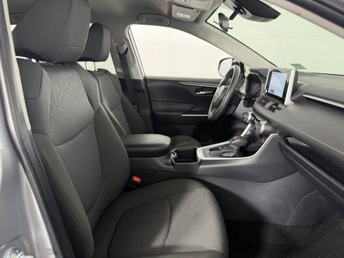 Used 2025 Toyota RAV4 XLE FWD image 30