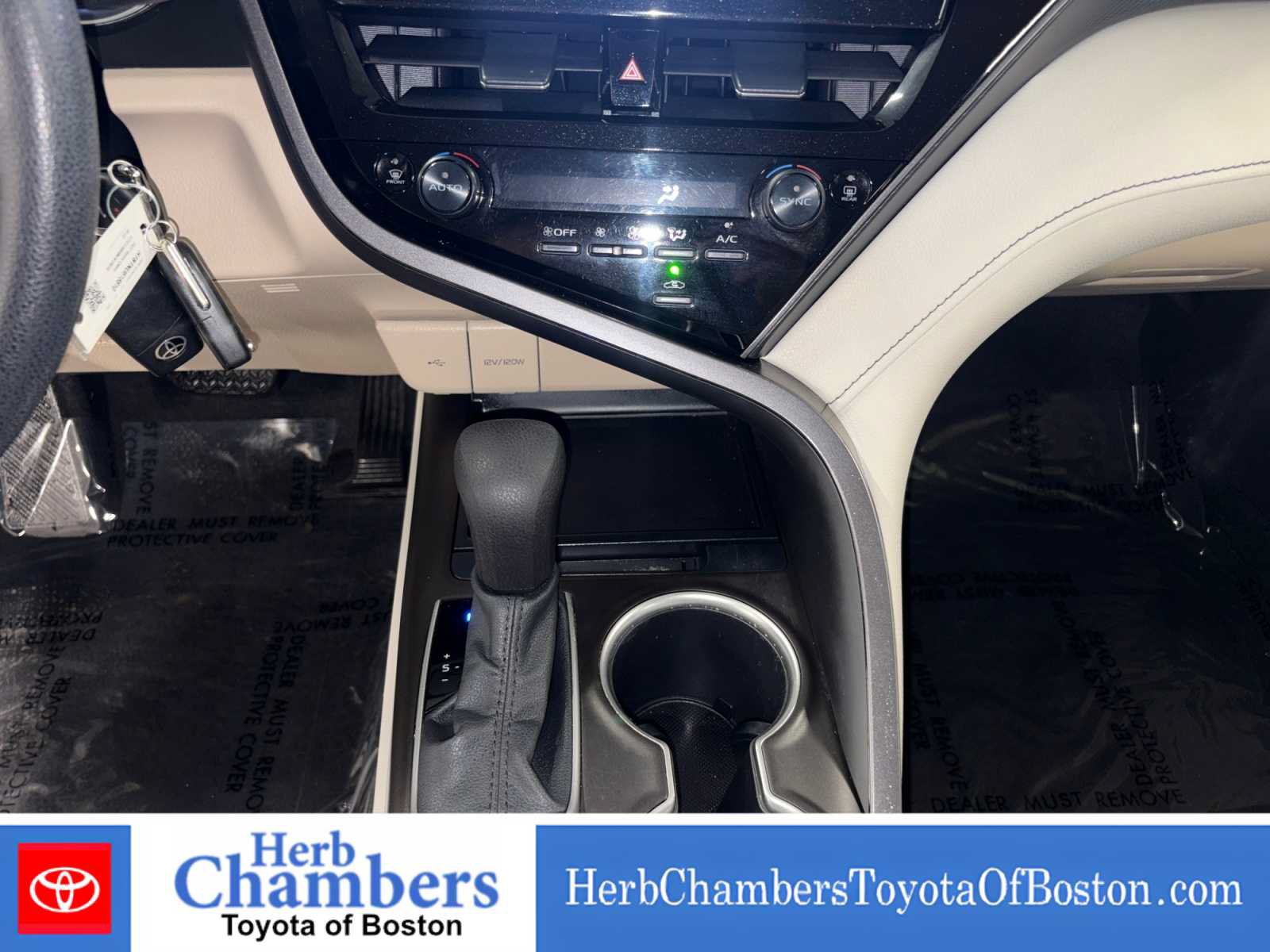Used 2022 Toyota Camry LE FWD image 13
