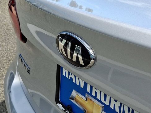 Used 2017 Kia Forte LX image 29