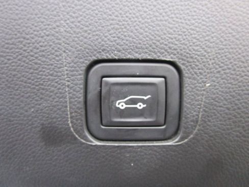 Certified 2023 Chevrolet Traverse Premier w/ Redline Edition image 25