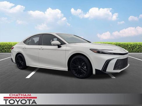Certified 2025 Toyota Camry SE FWD image 1
