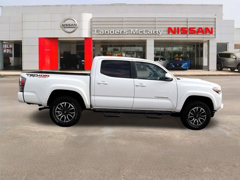 Used 2020 Toyota Tacoma TRD Sport image 2