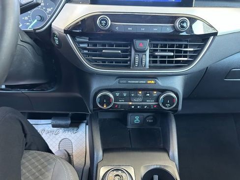 Certified 2022 Ford Escape SE w/ SE Sport Appearance Package AWD/4WD image 18