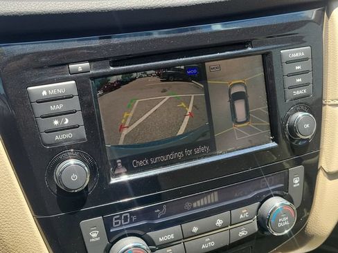 Used 2018 Nissan Rogue SV w/ Premium Package FWD image 26