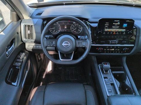 Used 2025 Nissan Pathfinder SL w/ SL Premium Package FWD image 15
