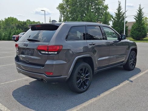 Used 2021 Jeep Grand Cherokee Laredo X AWD/4WD image 4