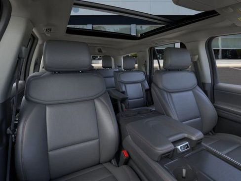 New 2025 Ford Expedition Active image 10