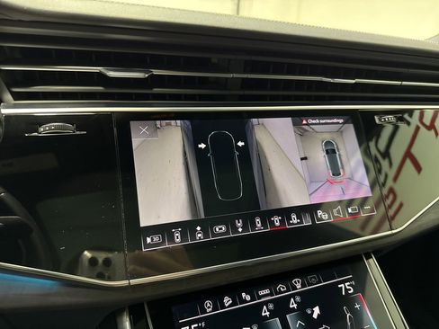 Used 2023 Audi Q8 Prestige w/ Prestige Package image 33