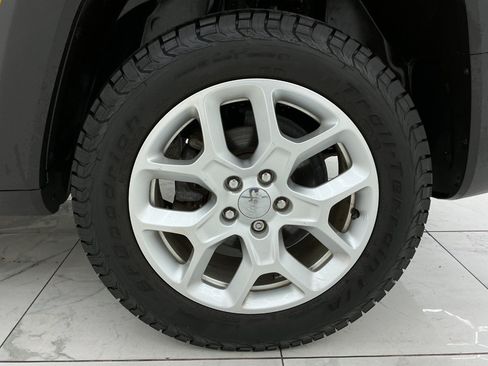 Used 2017 Jeep Renegade Latitude w/ Cold Weather Group AWD/4WD image 44