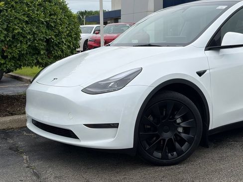 Used 2023 Tesla Model Y Long Range AWD/4WD image 2