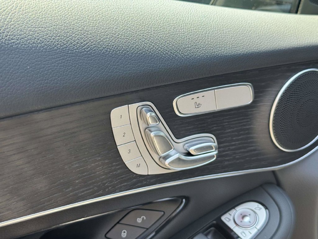 Used 2022 Mercedes-Benz GLC 300 4MATIC image 17