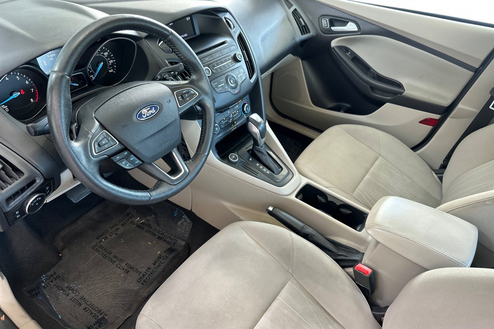 Used 2015 Ford Focus SE w/ SE Sport Package FWD image 11
