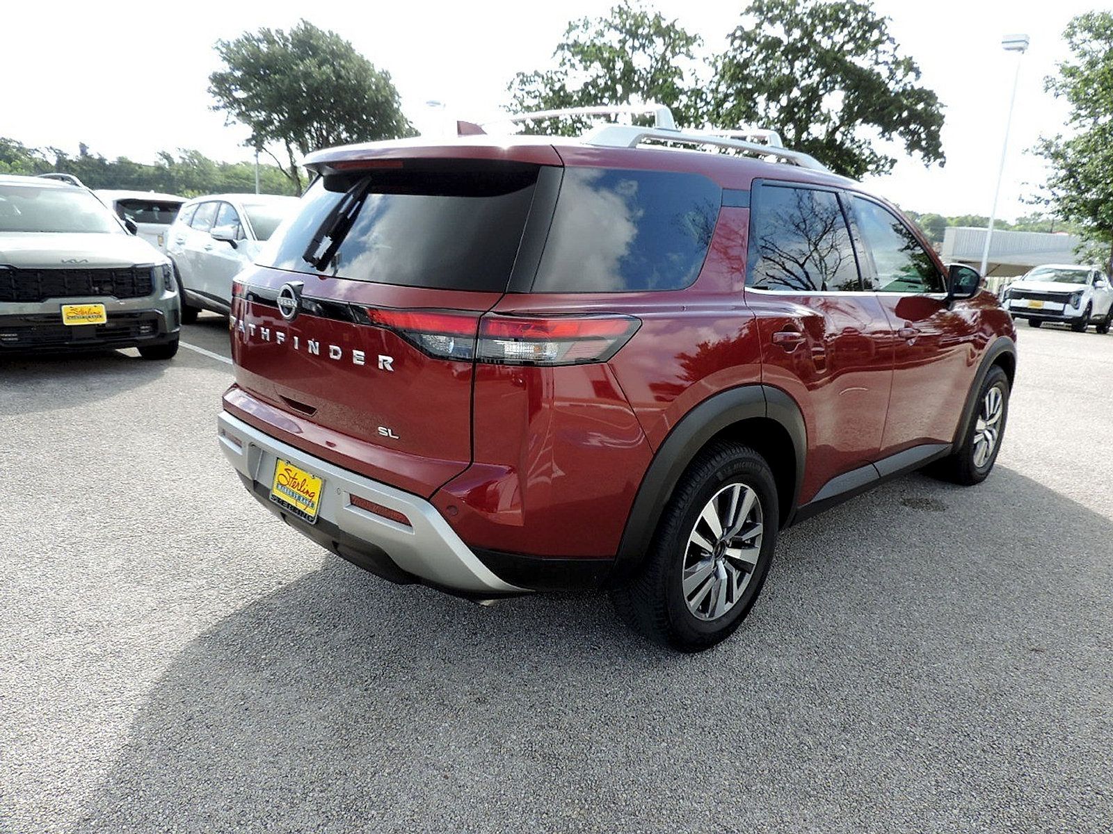 Used 2023 Nissan Pathfinder SL FWD image 5