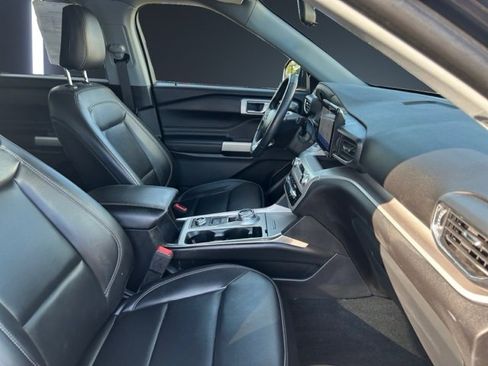 Used 2022 Ford Explorer XLT w/ Equipment Group 202A image 13