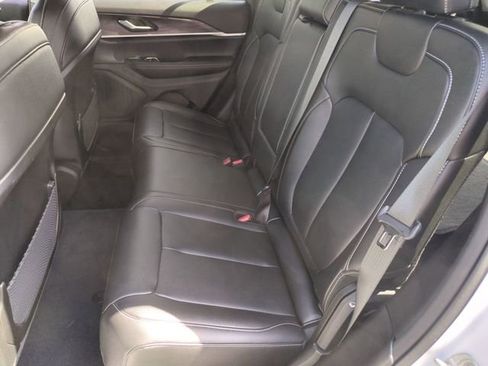 Used 2023 Jeep Grand Cherokee Limited AWD/4WD image 21