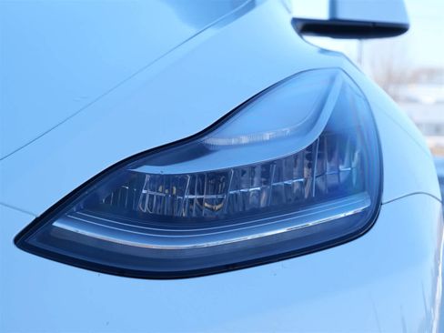 Used 2022 Tesla Model Y Long Range image 6