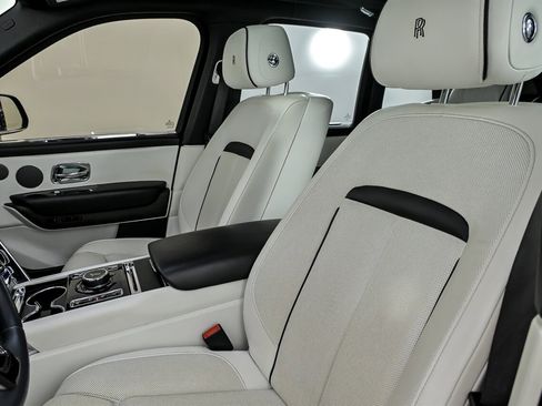 Used 2019 Rolls-Royce Cullinan image 22