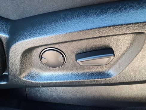 Used 2019 Ford Ranger Lariat w/ Equipment Group 501A Mid image 11