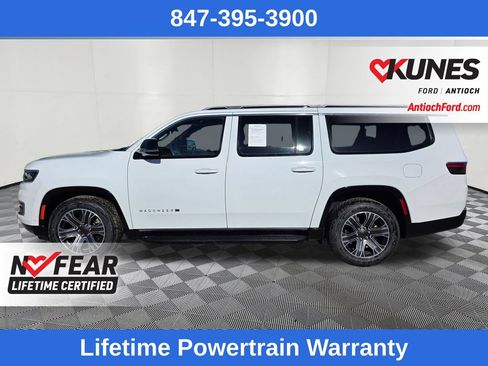 Used 2024 Jeep Wagoneer L Series II w/ Flexible Seating Group AWD/4WD image 4