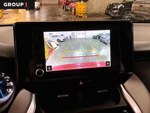 Used 2023 Toyota Venza LE image 27