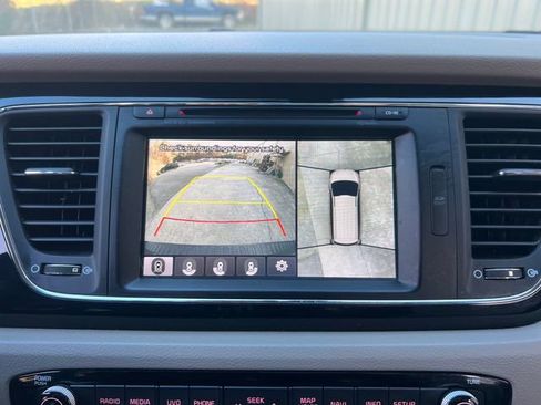 Used 2017 Kia Sedona SX Limited image 24