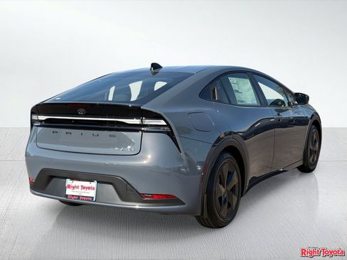 New 2026 Toyota Prius Plug-In Hybrid FWD image 7