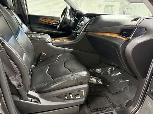 Used 2015 Cadillac Escalade ESV Premium image 41