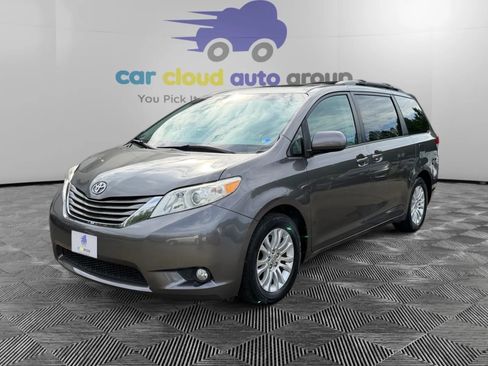 Used 2012 Toyota Sienna XLE w/ Entertainment Pkg FWD image 1