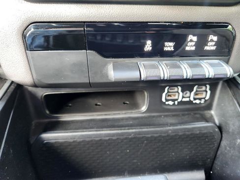 Used 2021 RAM 1500 Big Horn image 31