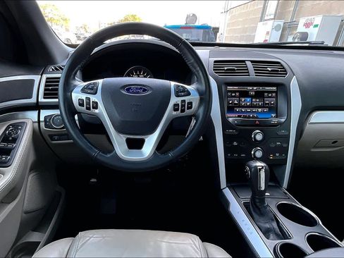Used 2014 Ford Explorer XLT w/ Equipment Group 202A image 5
