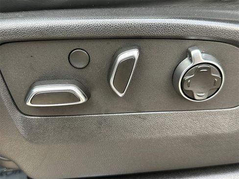 Used 2022 GMC Sierra 1500 AT4X image 23