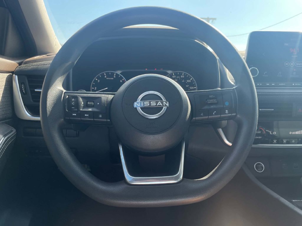 Used 2023 Nissan Rogue SV FWD image 13
