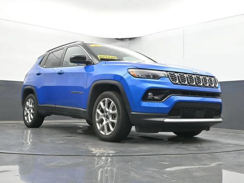 Used 2025 Jeep Compass Limited AWD/4WD image 47
