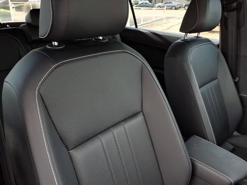 Certified 2022 Volkswagen Tiguan SE R-Line image 13