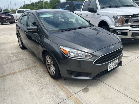 Used 2017 Ford Focus SE image 2