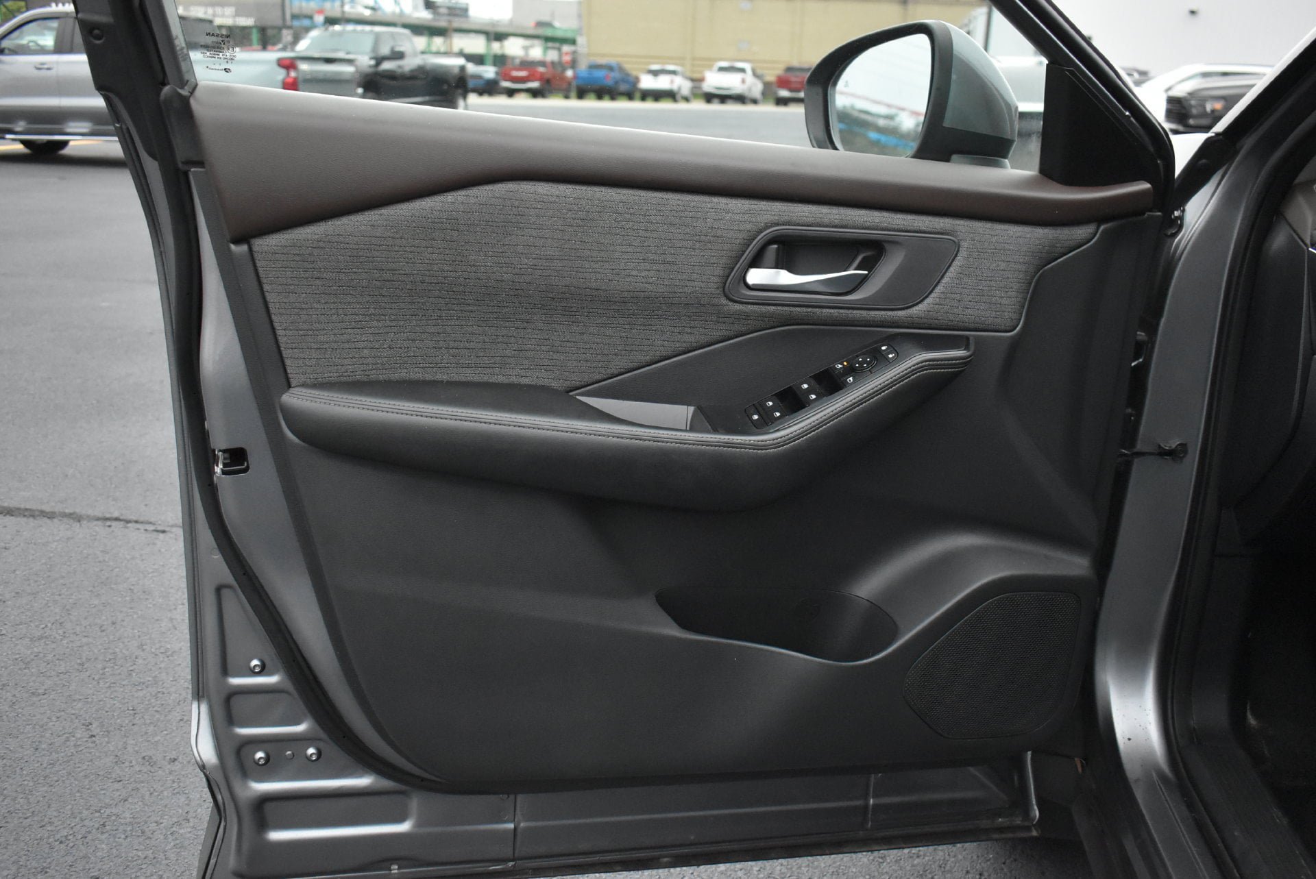Used 2022 Nissan Rogue SV AWD/4WD image 12