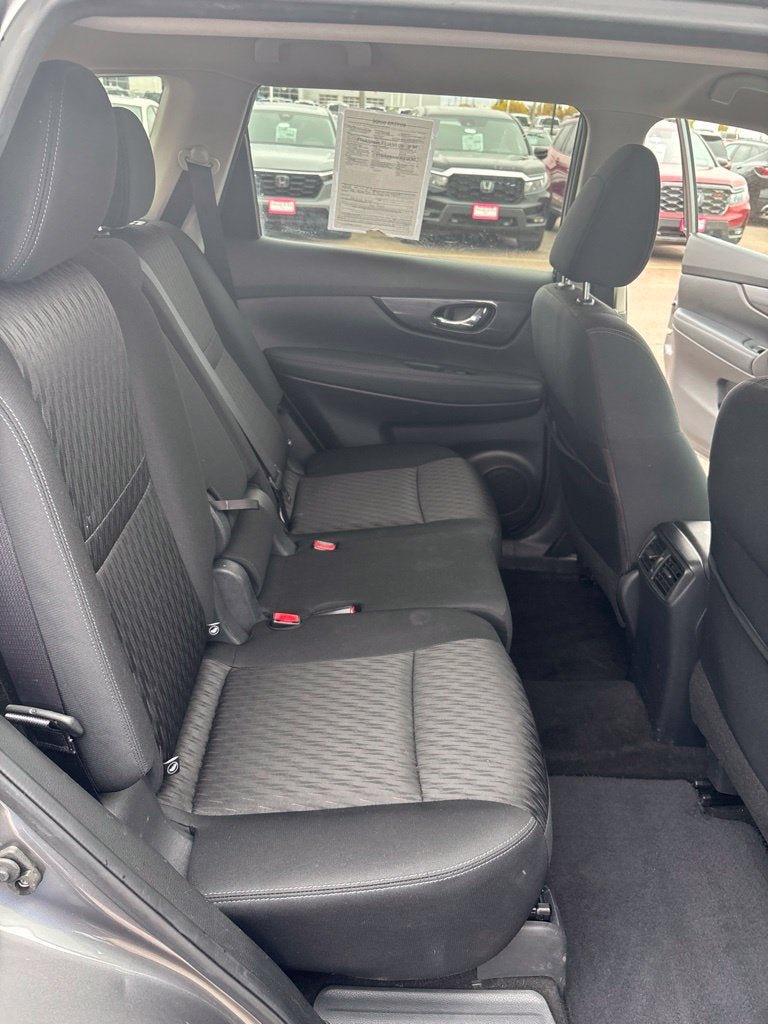 Used 2017 Nissan Rogue SV AWD/4WD image 20
