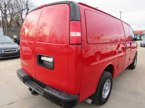 Used 2009 Chevrolet Express 2500 image 4