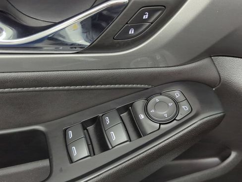 Used 2023 Chevrolet Traverse LT FWD image 10