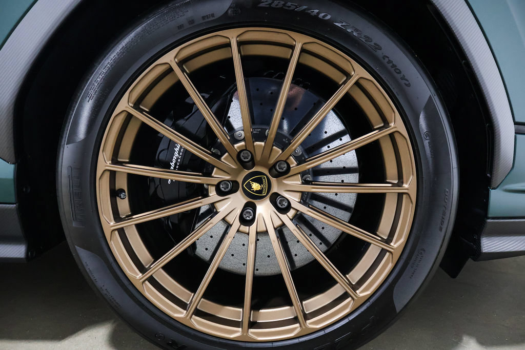 Used 2024 Lamborghini Urus Performante AWD/4WD image 24