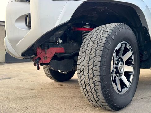 Used 2019 Toyota 4Runner TRD Off-Road AWD/4WD image 15