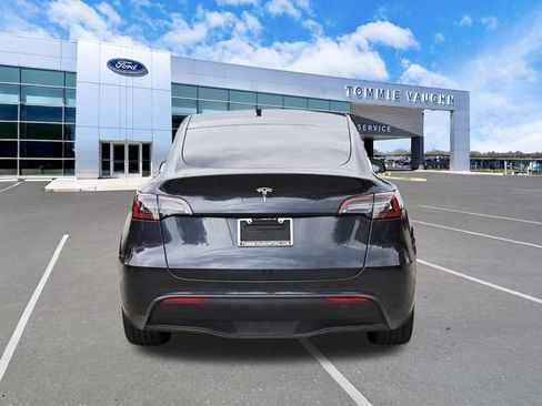 Used 2025 Tesla Model Y Long Range RWD image 3