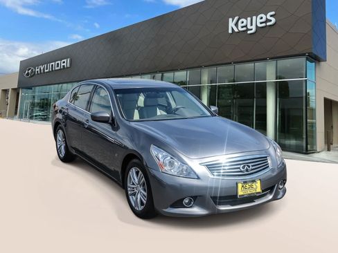 Used 2015 INFINITI Q40 w/ Navigation Package RWD image 3