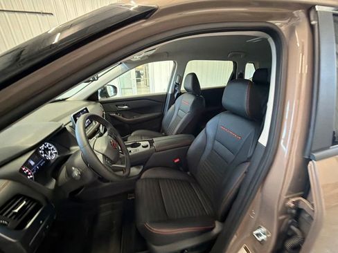Used 2025 Nissan Rogue SV w/ Rock Creek Premium Package AWD/4WD image 17