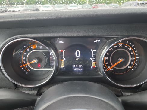 Used 2020 Jeep Wrangler Unlimited Sahara AWD/4WD image 13