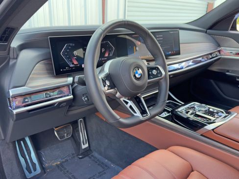 Used 2023 BMW 760i xDrive image 16