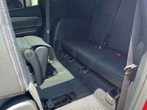 Used 2025 Buick Enclave Avenir w/ Super Cruise Package AWD/4WD image 46