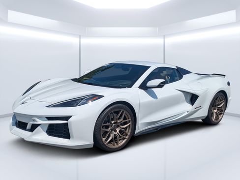 Used 2024 Chevrolet Corvette Z06 RWD image 7