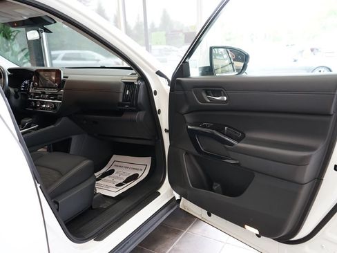 Used 2022 Nissan Pathfinder SV AWD/4WD image 40